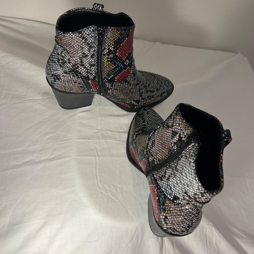 Sugar Women's Size 8M Ankle Boot Faux Snake Skin Western Pattern